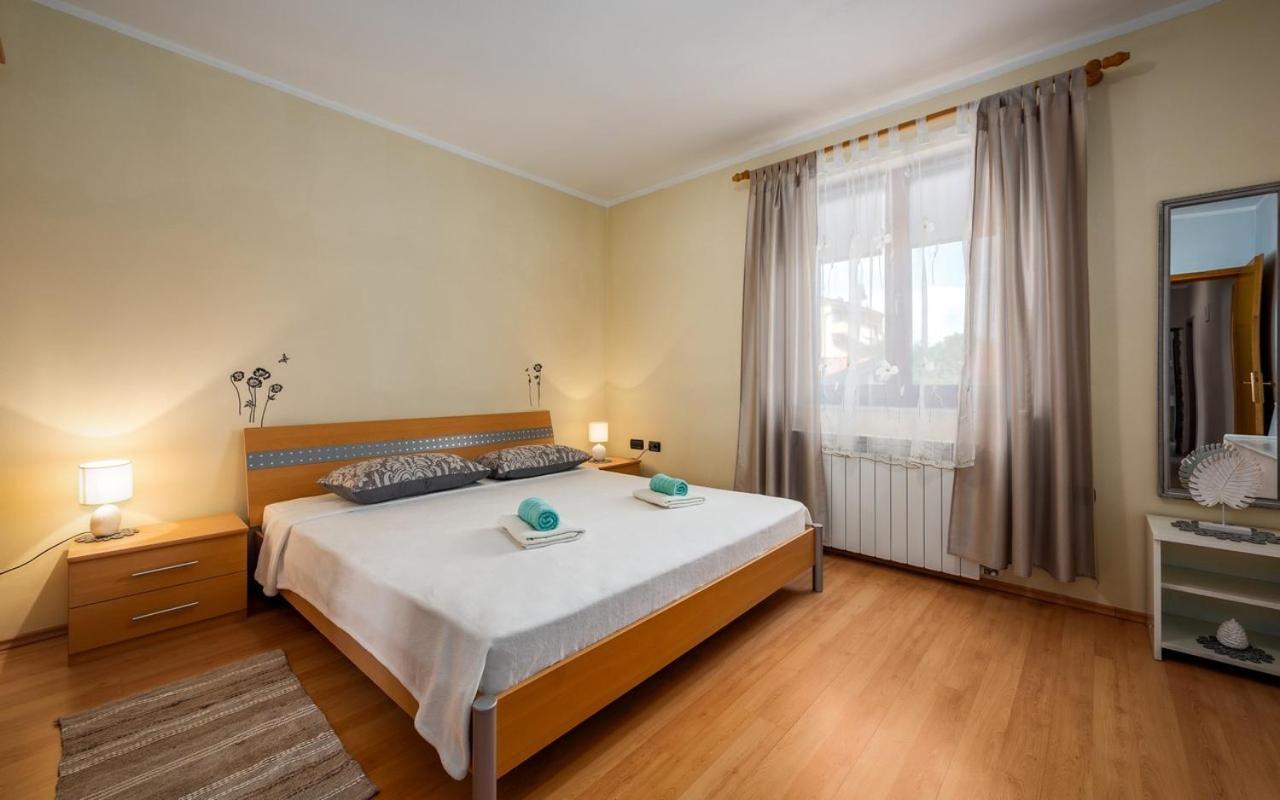 Iva House With Apartment Umago Esterno foto